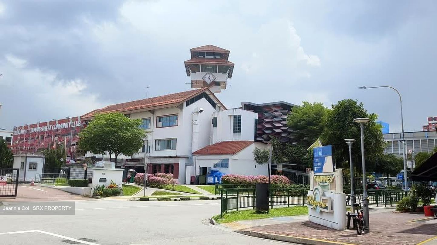 Tampines Polyview (D18), Shop House #571289251